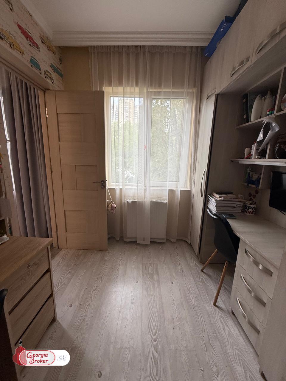 იყიდება ახალი გარემონტებული 3 ოთახიანი ბინა